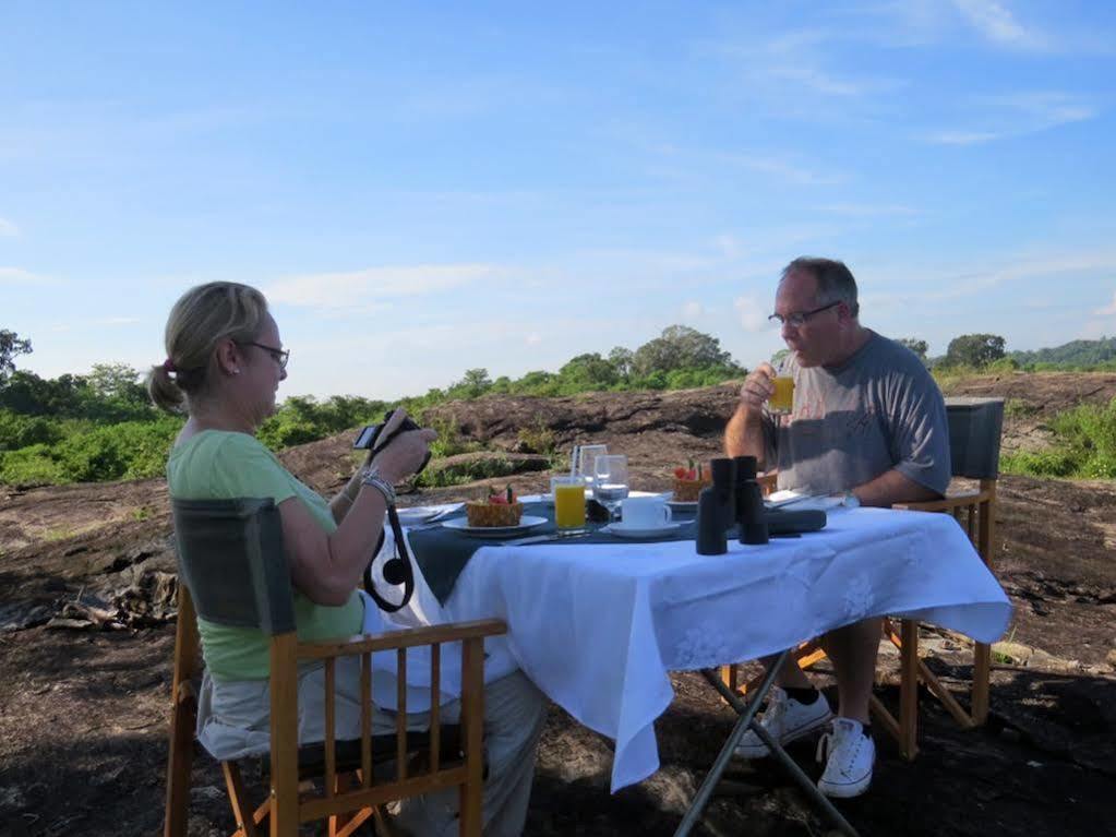 Mahoora Tented Safari Camp Udawalawe Esterno foto