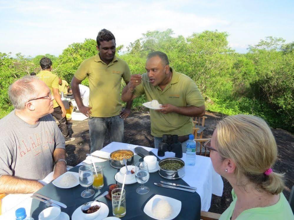 Mahoora Tented Safari Camp Udawalawe Esterno foto