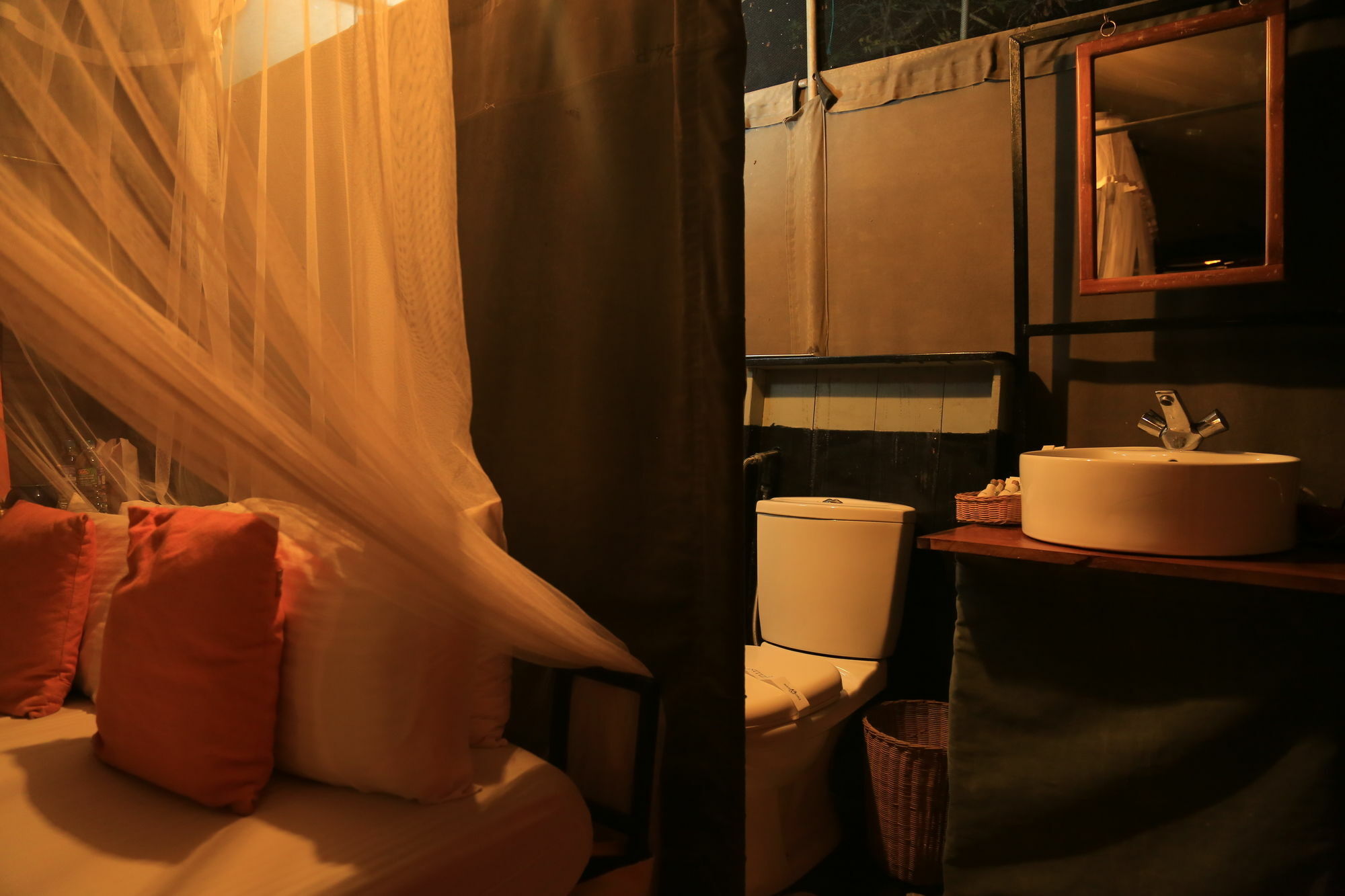 Mahoora Tented Safari Camp Udawalawe Esterno foto